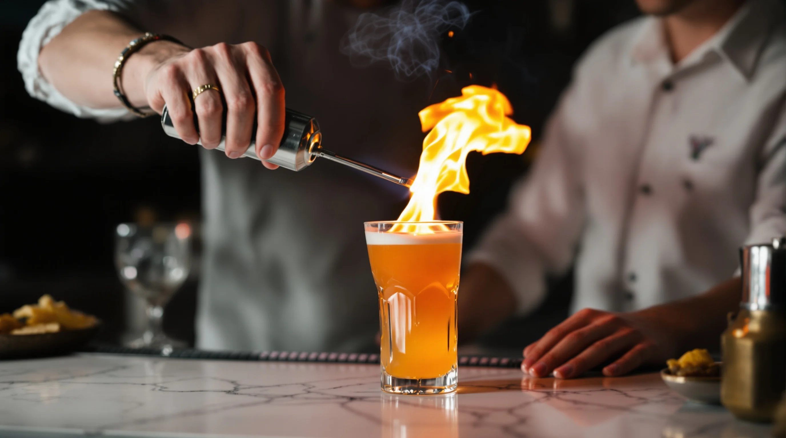 How to Light Drinks Safely: Techniques, Fuels & Presentation